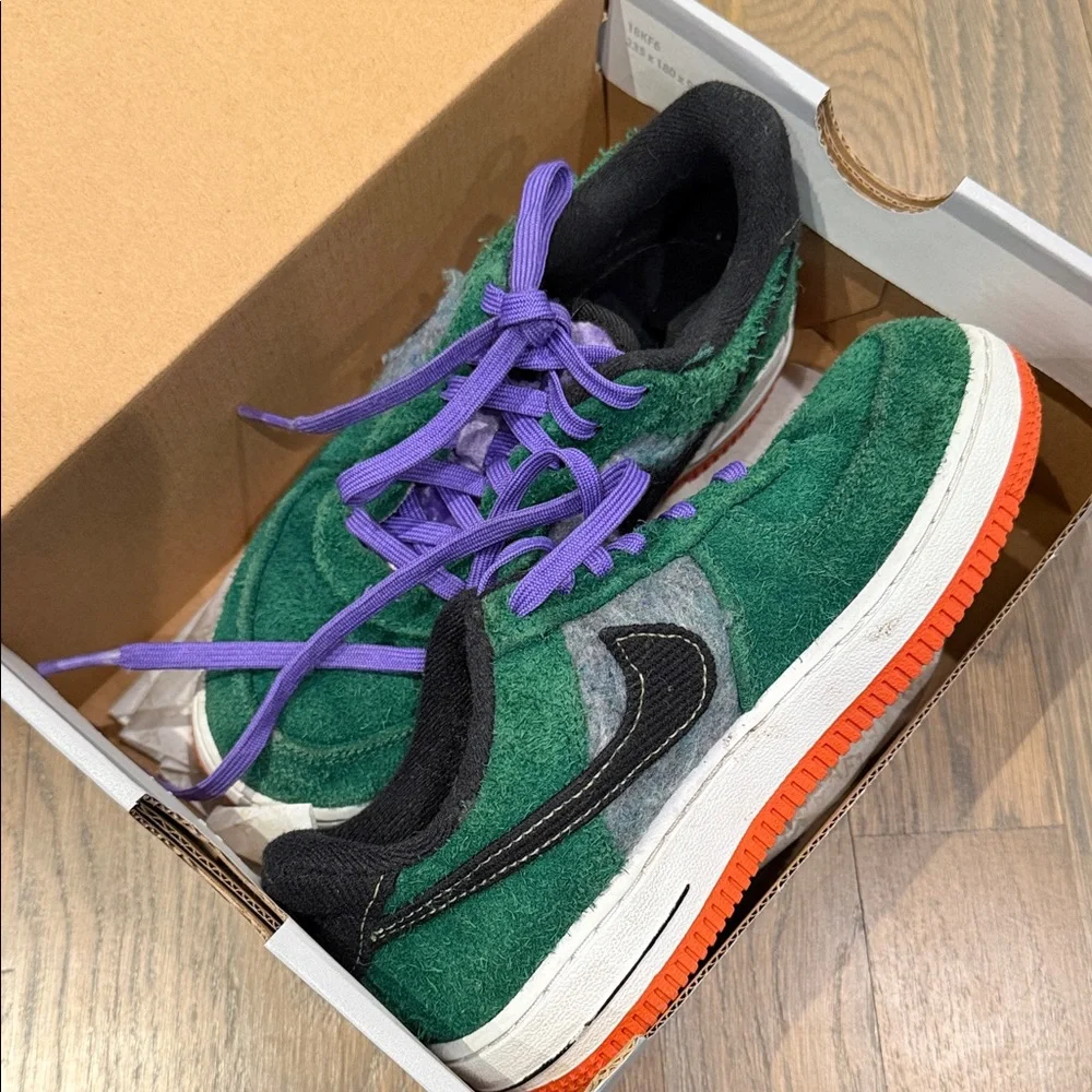 Nike Air Force 1 LV8 - Picture 3 of 4